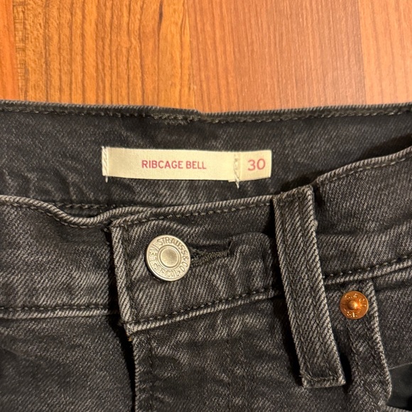 Levi’s Black Ribcage Bell Jeans - Picture 3 of 6